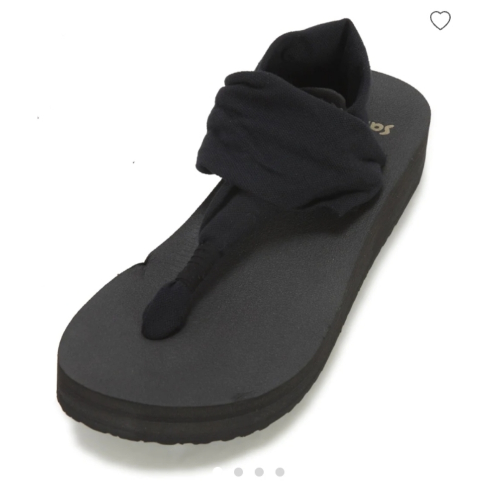 Sanuk black sling midform sandals size 7